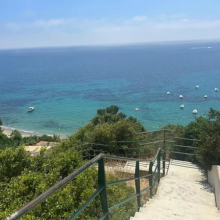 Maison Cabanon Bord De Mer, Vue Mer, Grande Terrasse Et Accès Direct à La Le Pradet