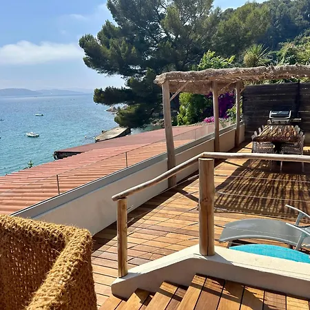 Hébergement de vacances Maison Cabanon Bord De Mer, Vue Mer, Grande Terrasse Et Accès Direct à La Le Pradet